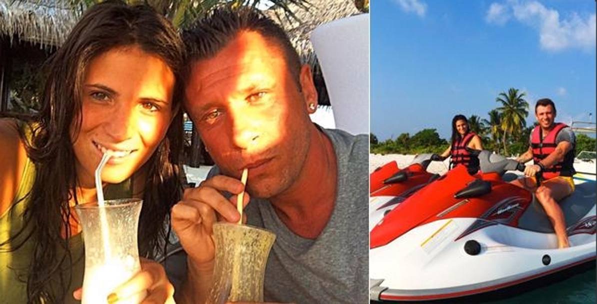 Snorkeling, moto d&#39;acqua, cocktail rinfrescanti e scritte sulla sabbia: Antonio Cassano e Carolina Marcialis si godono le vacanze alle Maldive. Twitter
